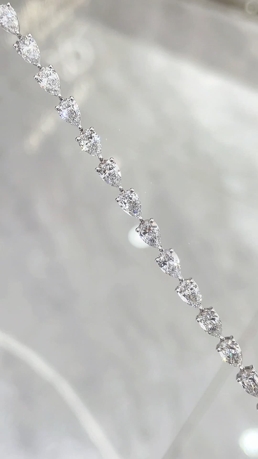 18K 金 20 分水滴手鍊 - 視角 1