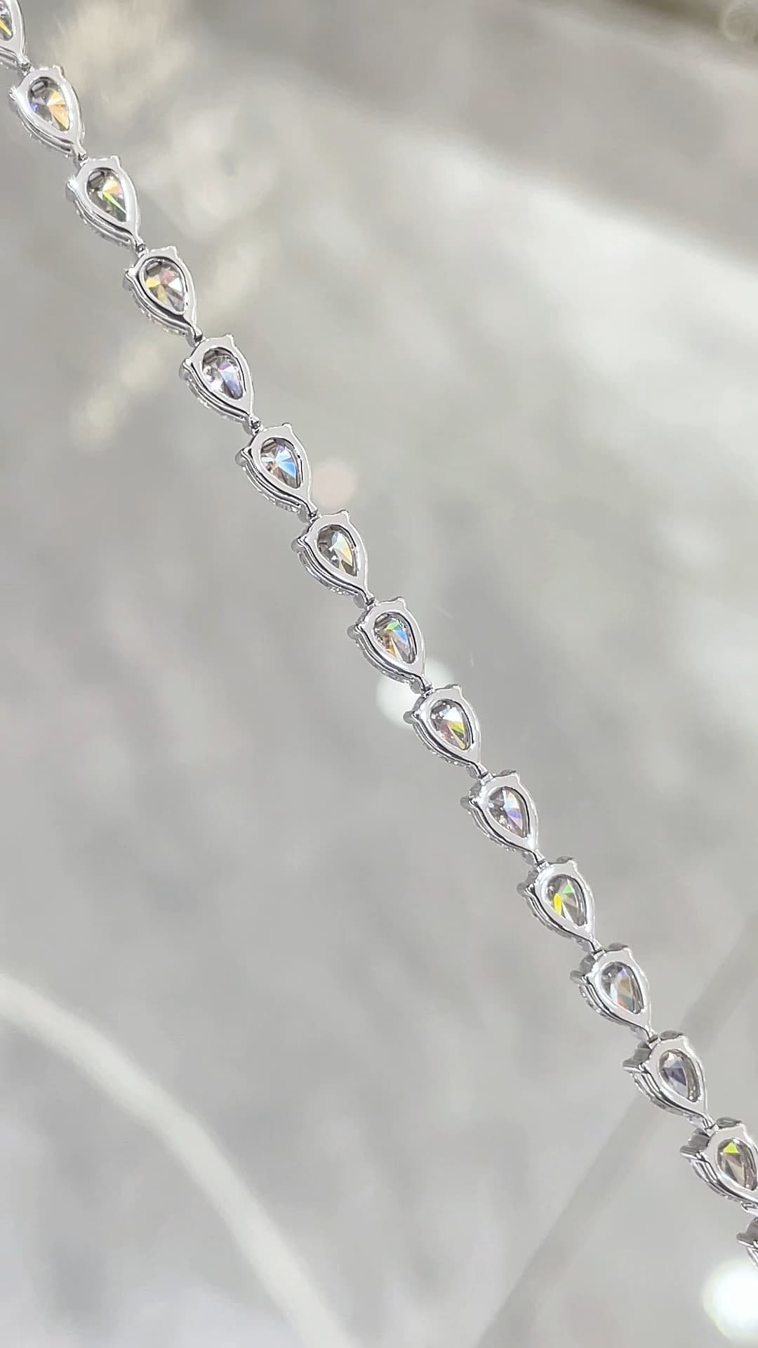 18K 金 20 分水滴手鍊 - 視角 3