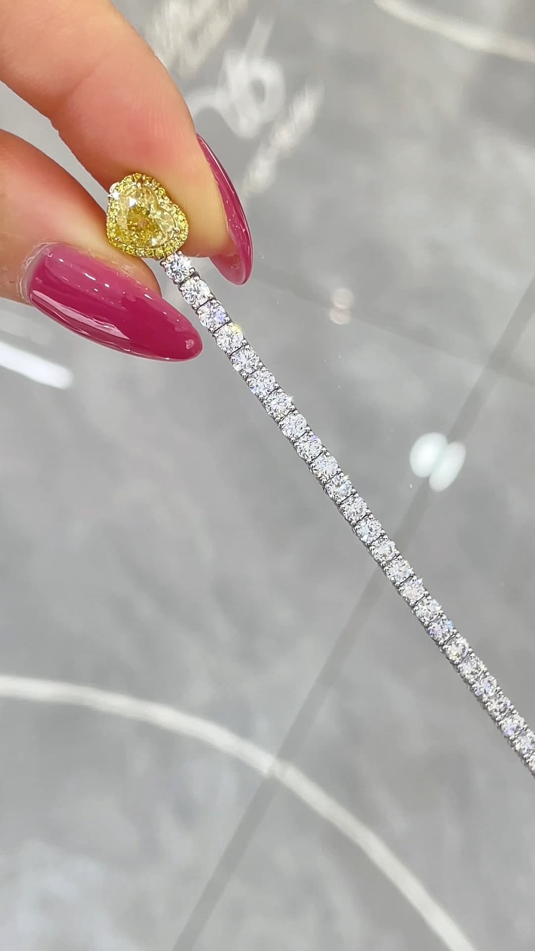 18K 黃鑽愛心分色鑽石手鍊 - 視角 1