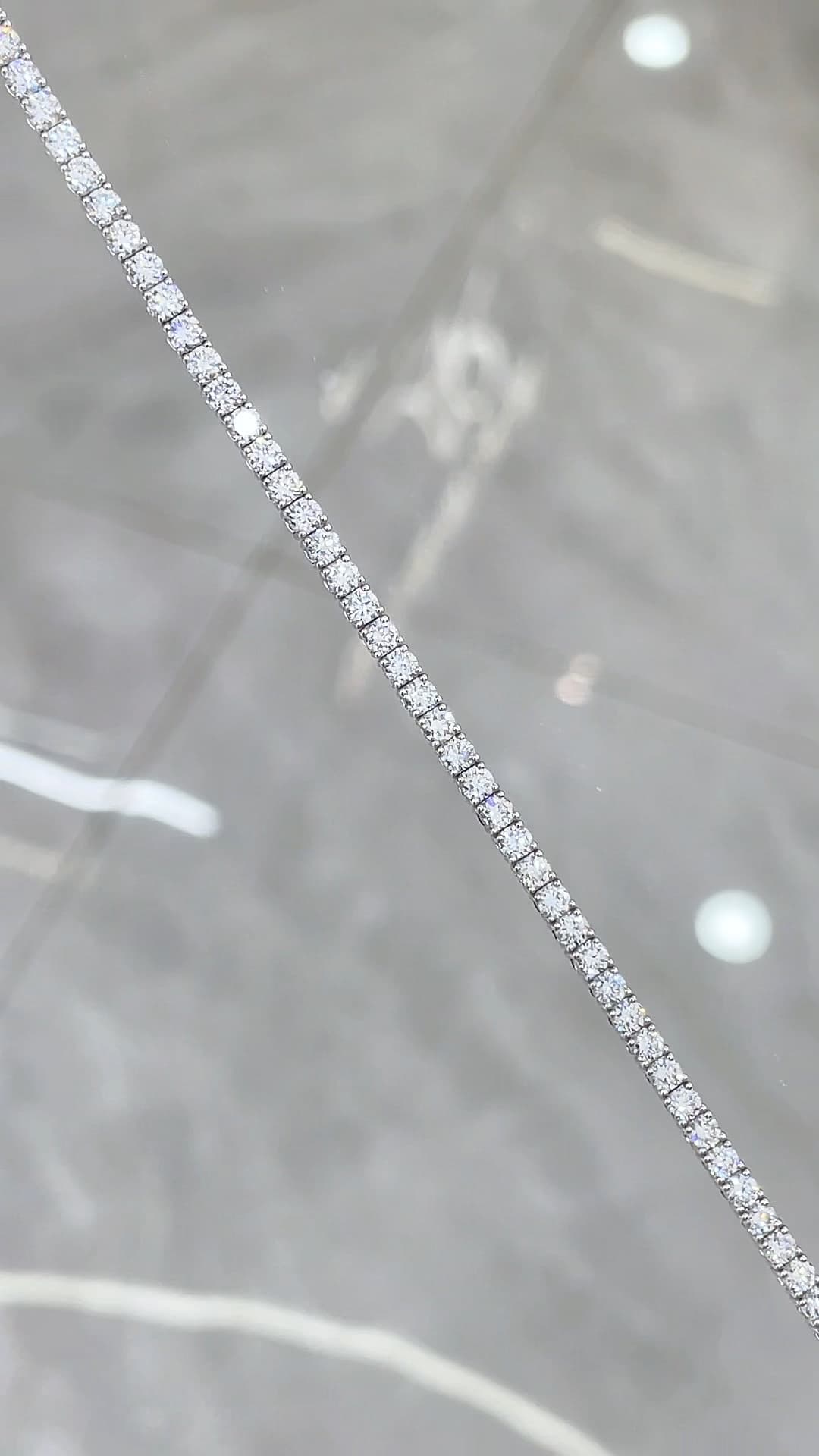 18K 金 5 分鑽石手鍊 - 視角 1