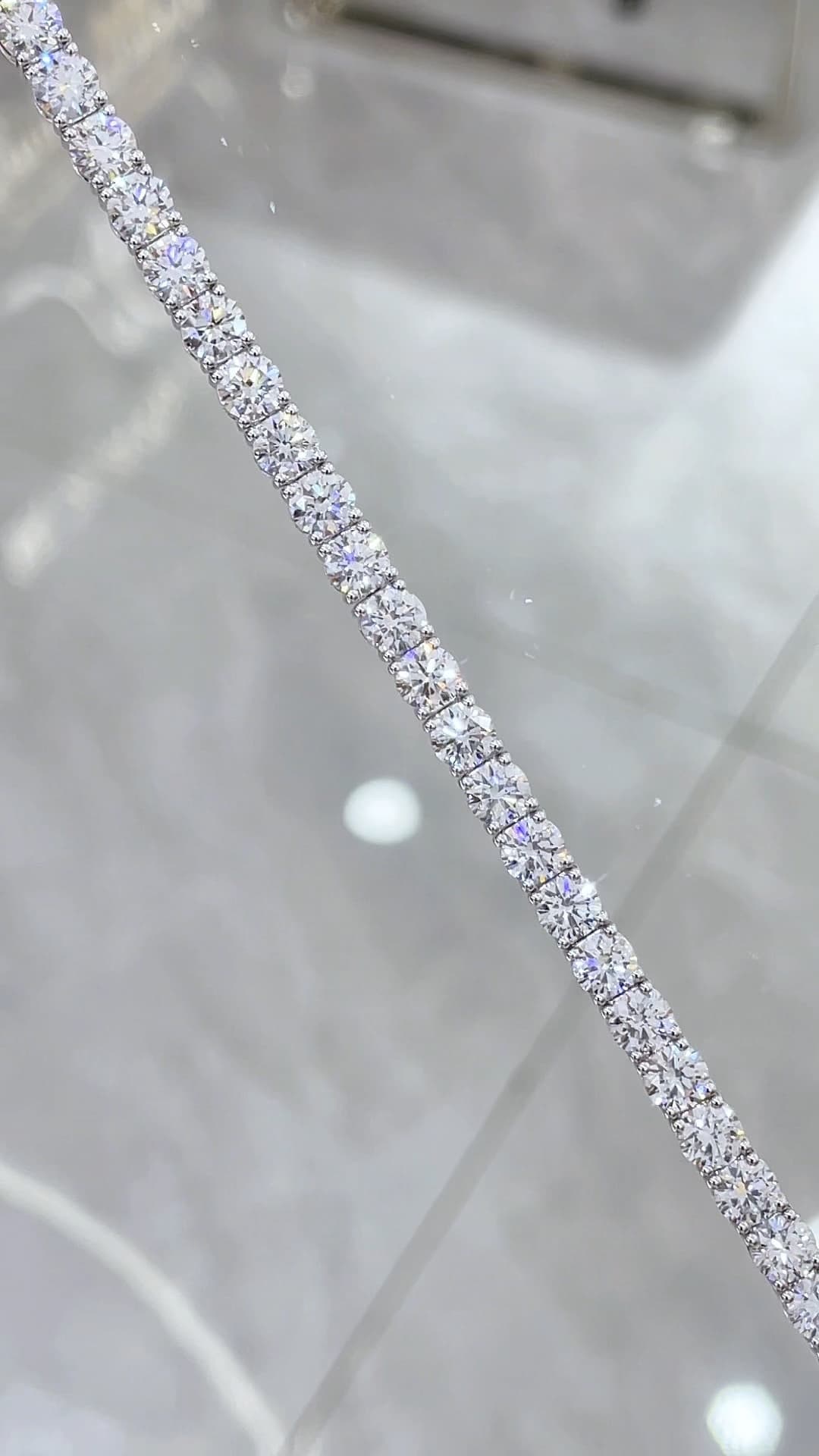 18K 金 30 分網球四爪手鍊 - 視角 1
