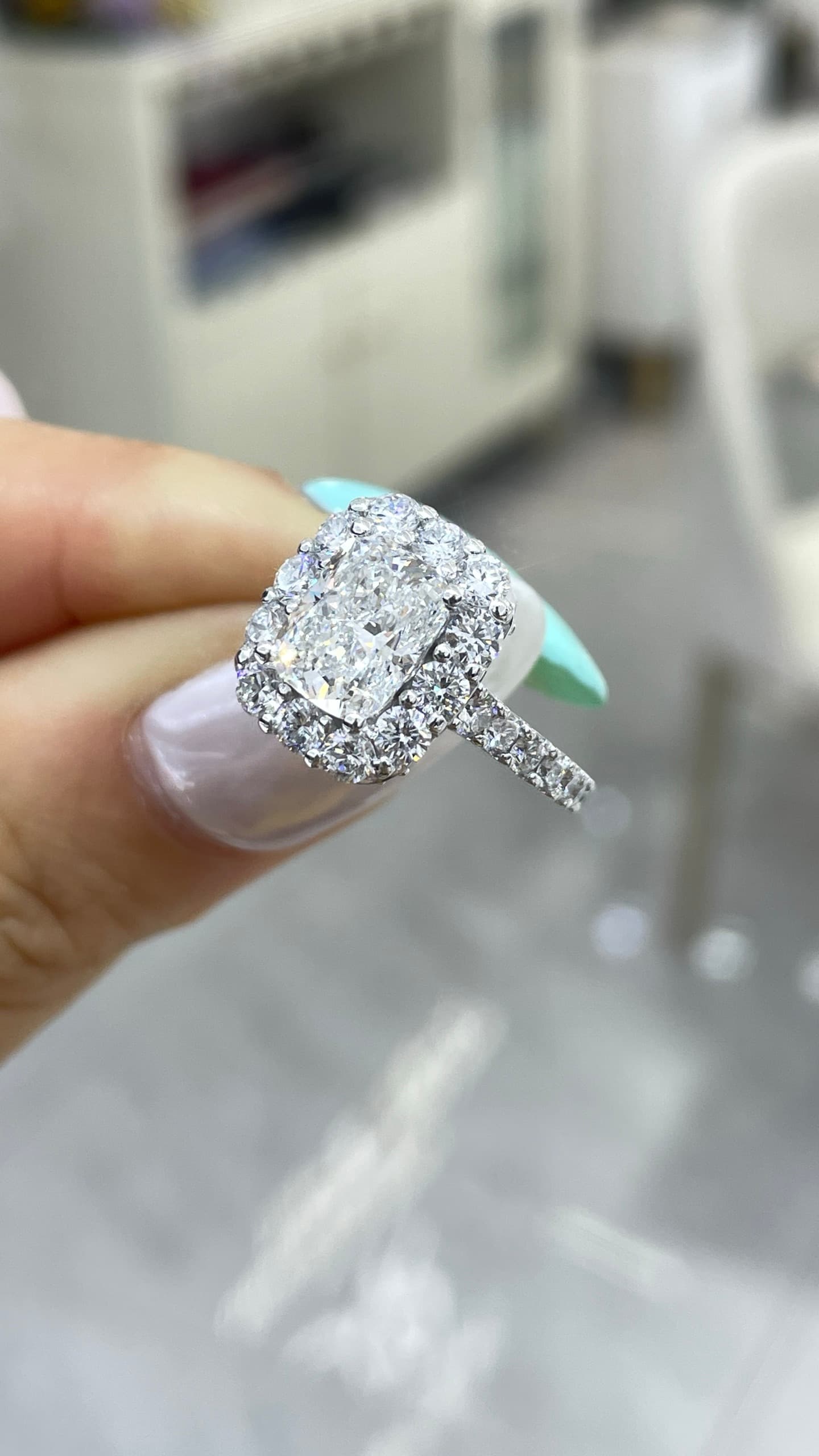 Pt950 墊形 2ct 鑽戒 - 視角 4