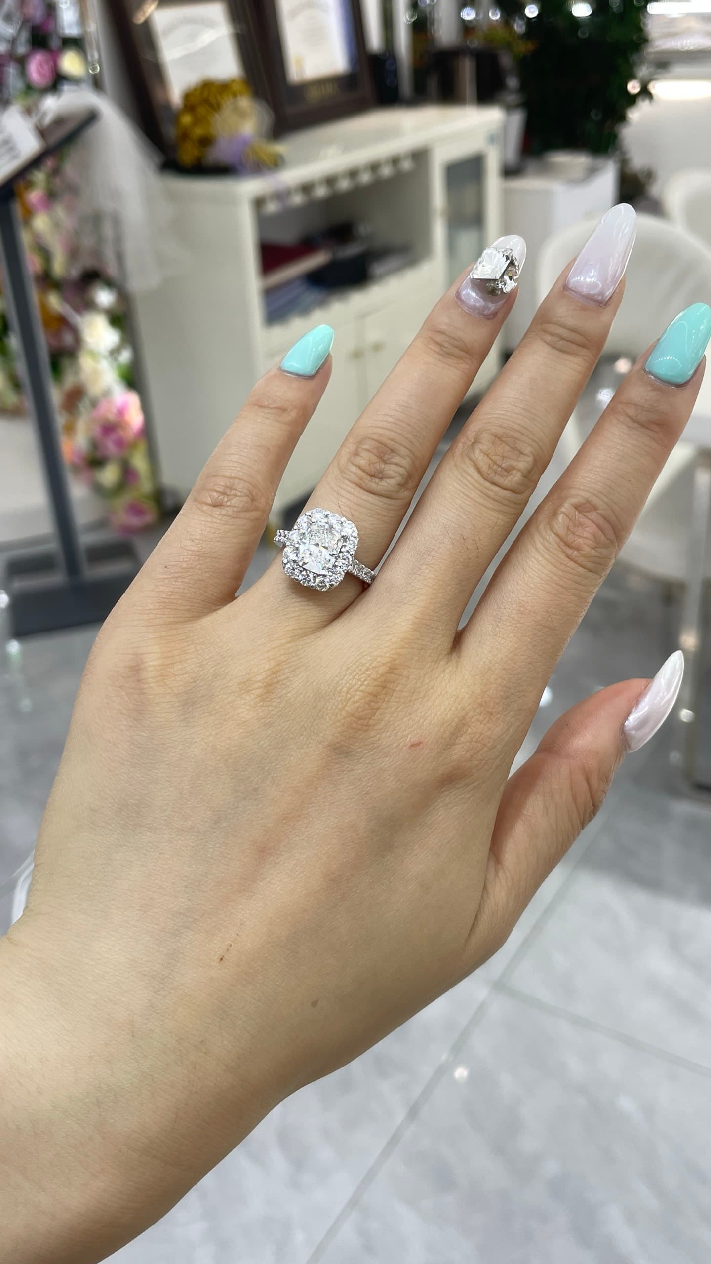 Pt950 墊形 2ct 鑽戒 - 視角 7