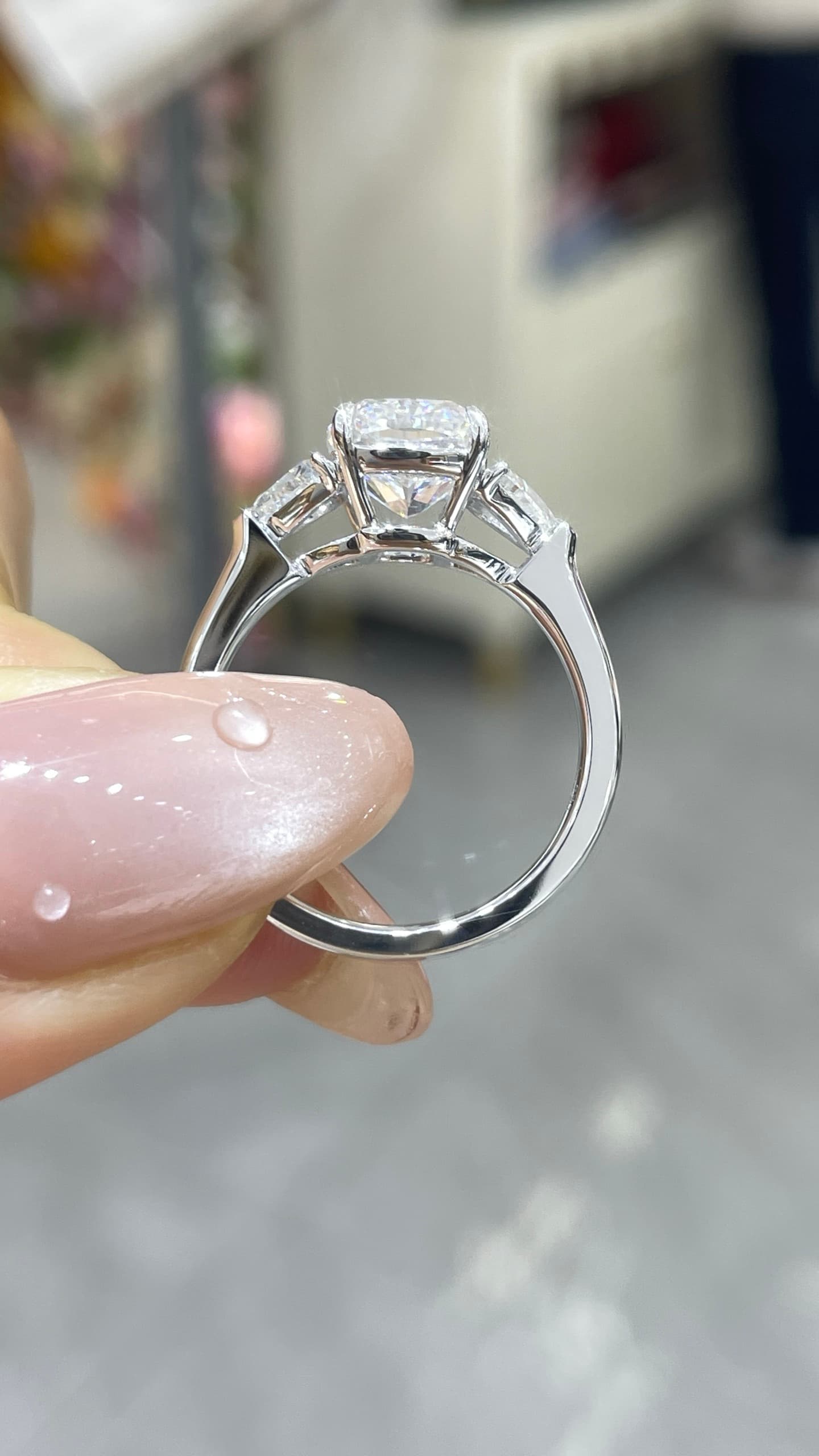 2.6ct 18K 墊形鑽戒 - 視角 3