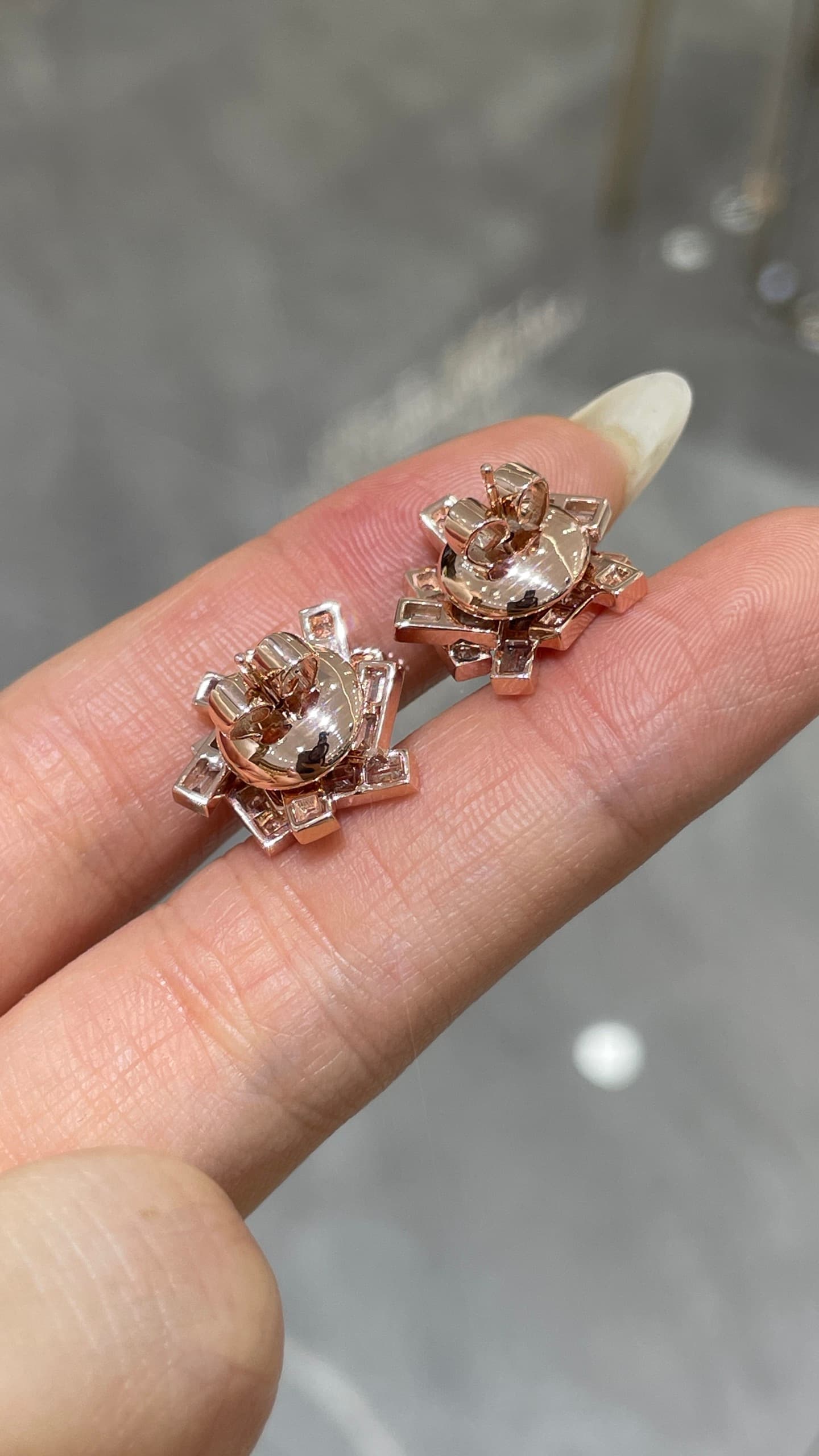 18K 金鑽石耳釘 - 視角 2