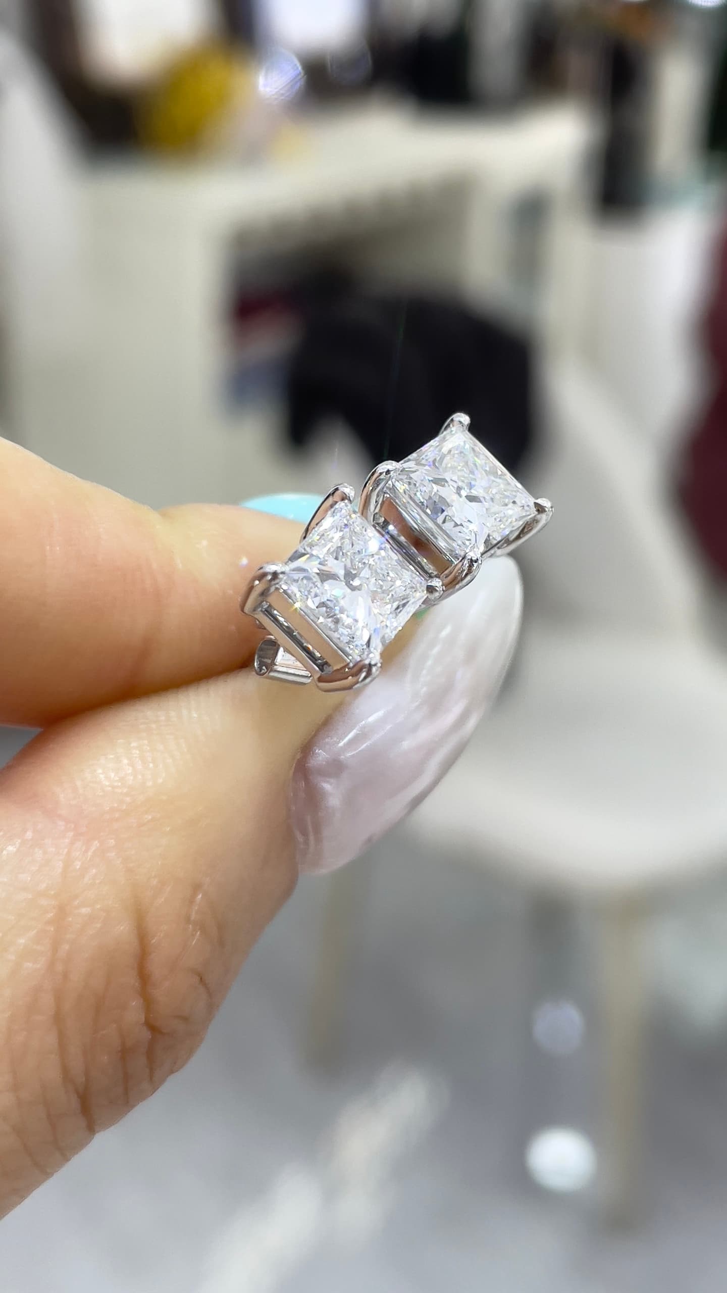 18K 鑽石耳環 - 視角 1