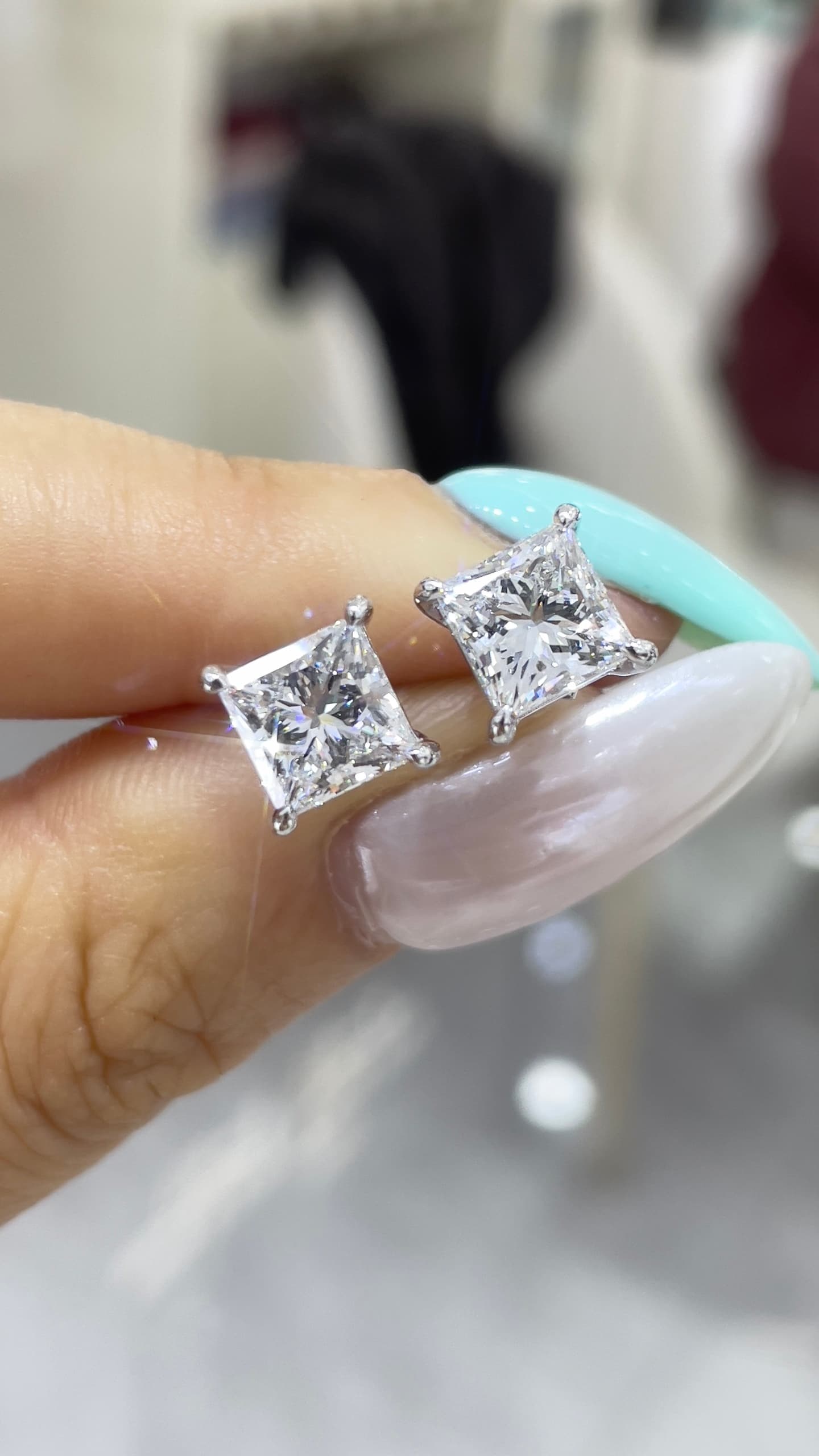 18K 鑽石耳環 - 視角 3