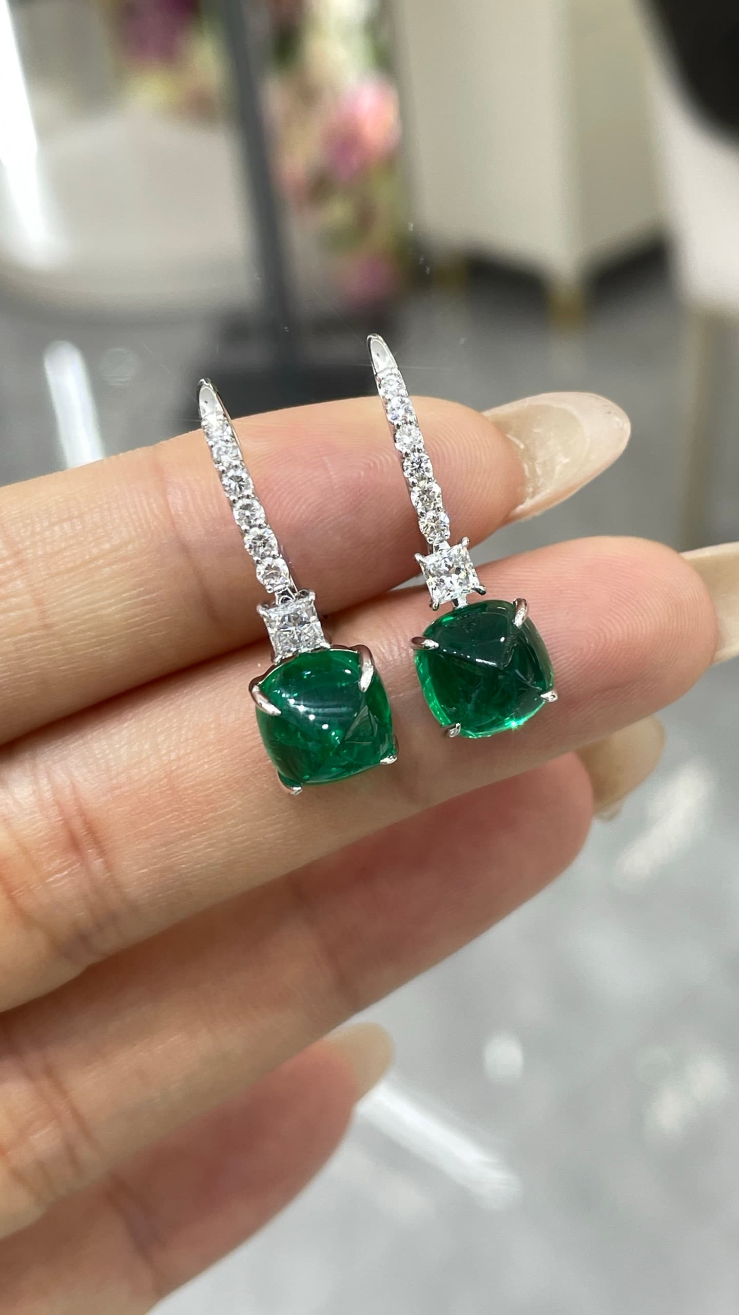 18K 白金祖母綠耳環 - 視角 4