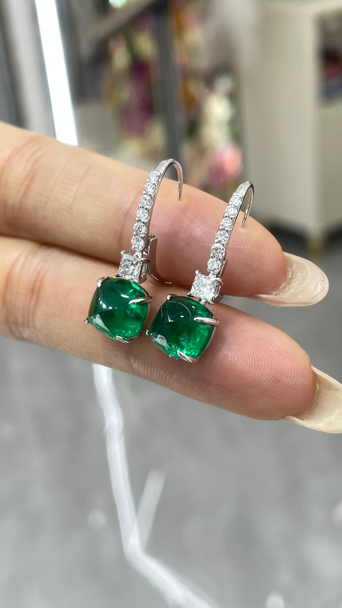 18K 白金祖母綠耳環 - 視角 5