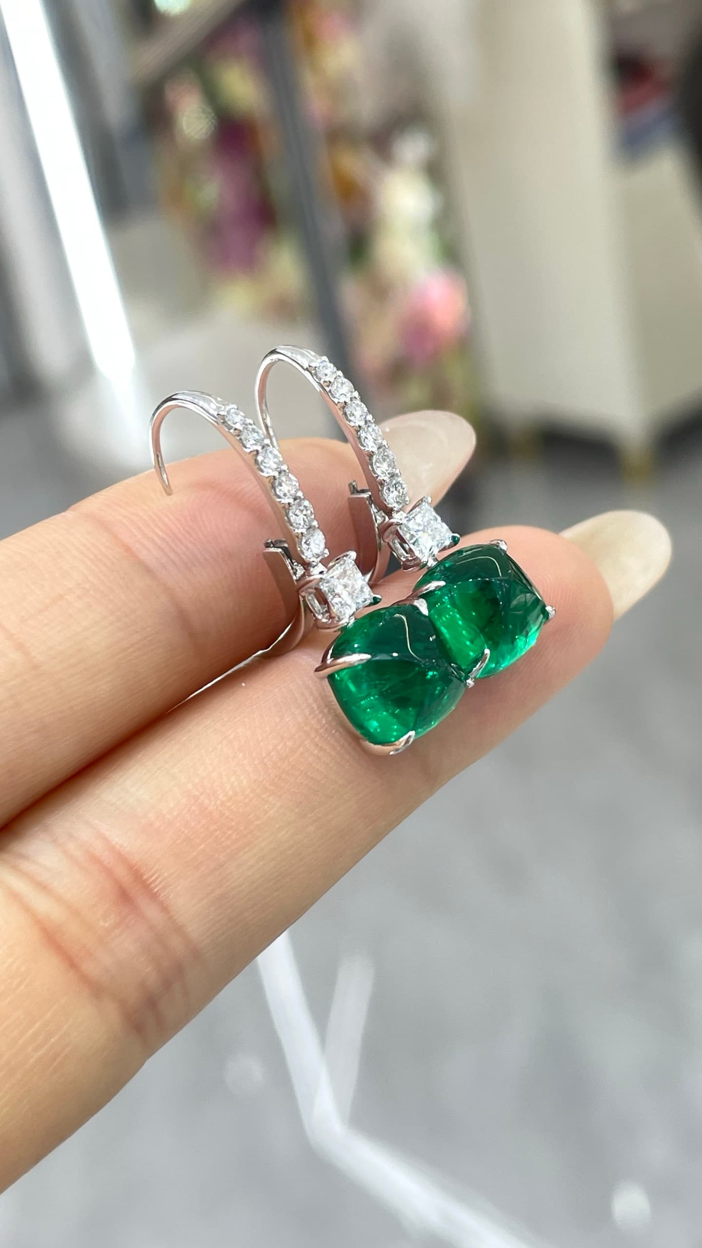 18K 白金祖母綠耳環 - 視角 6