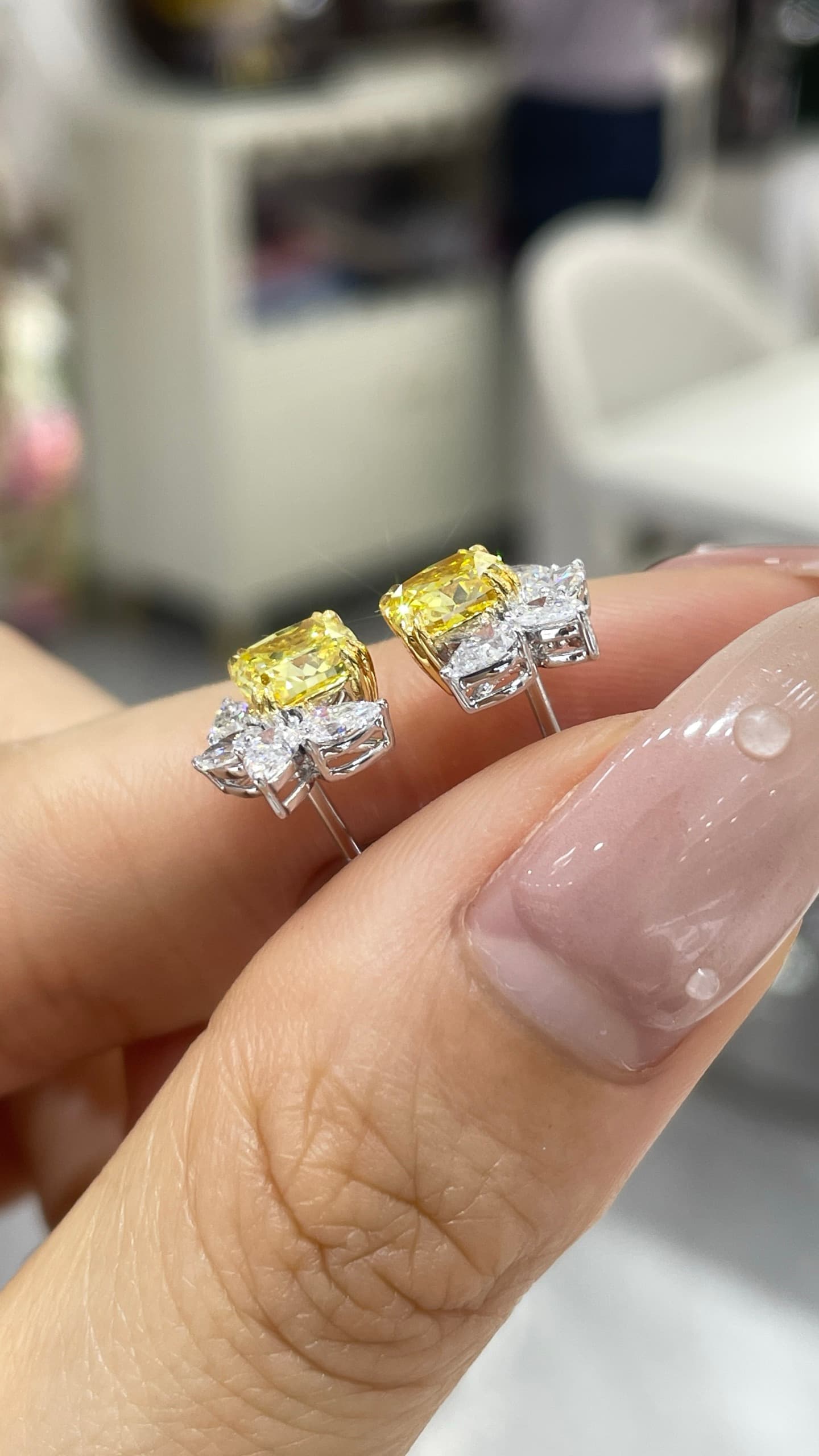 18K + 14K 分色墊形耳釘 - 視角 8