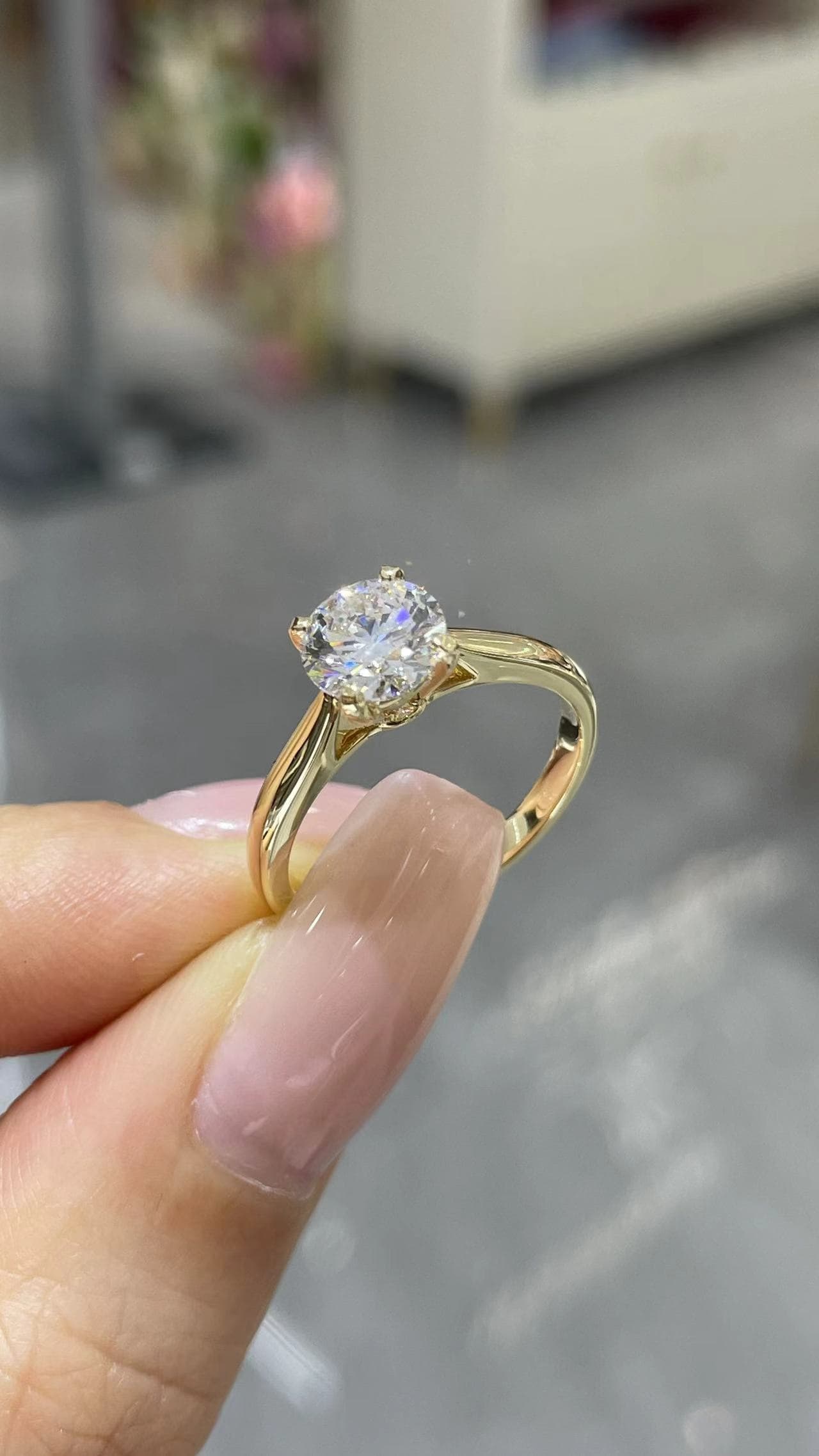 18K金 1克拉 四爪女戒 18K 金戒台，主鑽 1 克拉，四爪鑲嵌女戒。 - 視角 3