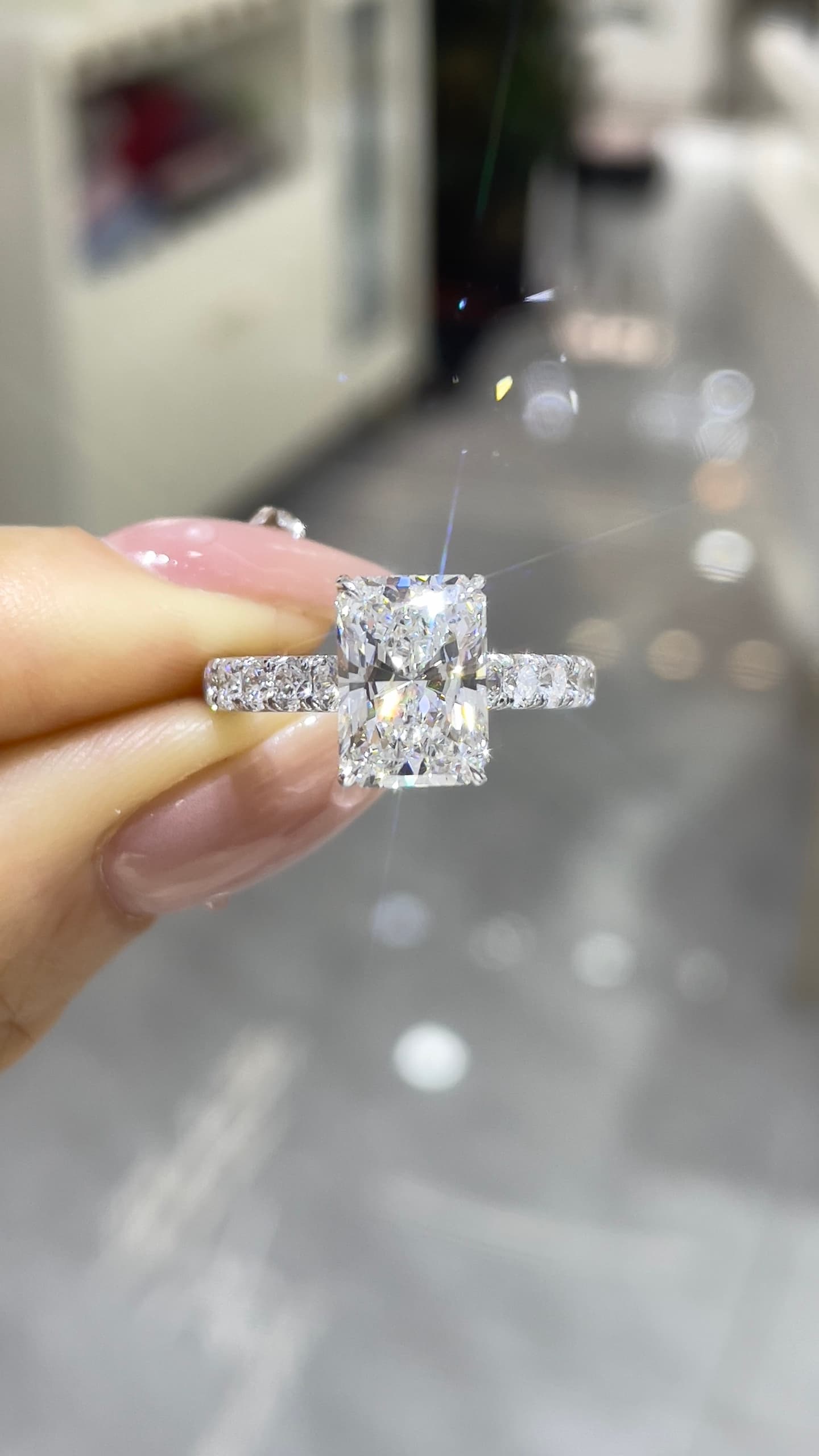 18K2.65ct 金雷迪恩切鑽戒 - 視角 2
