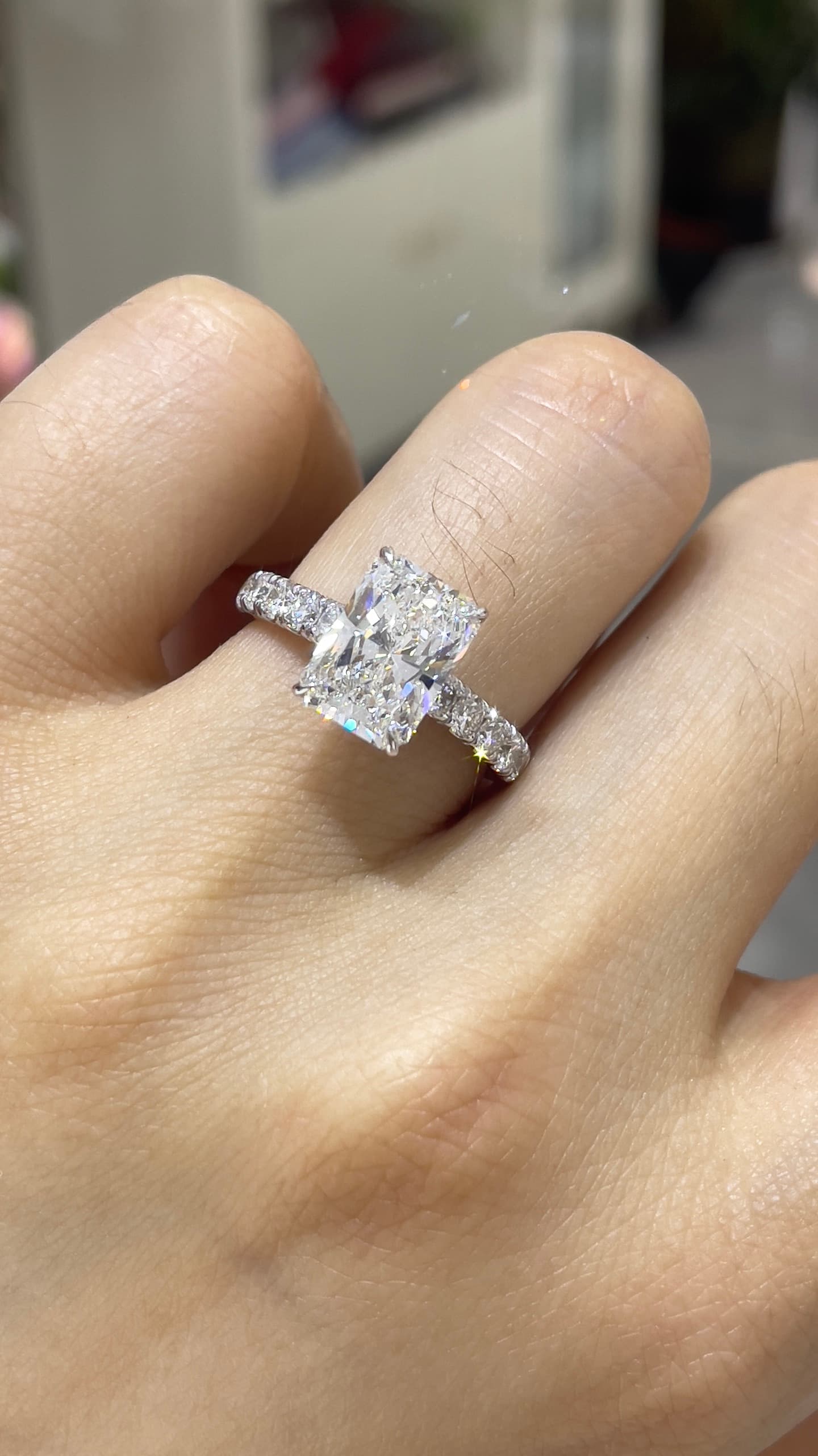 18K2.65ct 金雷迪恩切鑽戒 - 視角 3