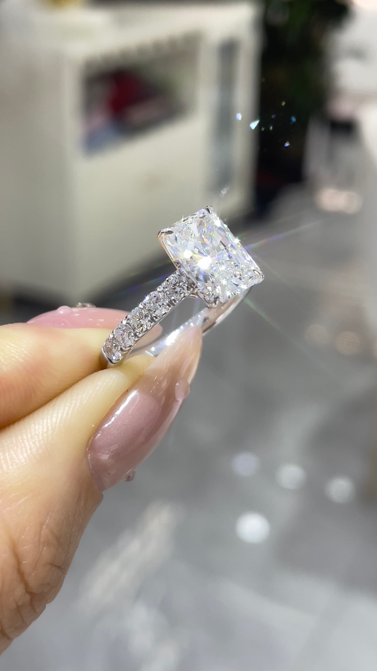 18K2.65ct 金雷迪恩切鑽戒 - 視角 6