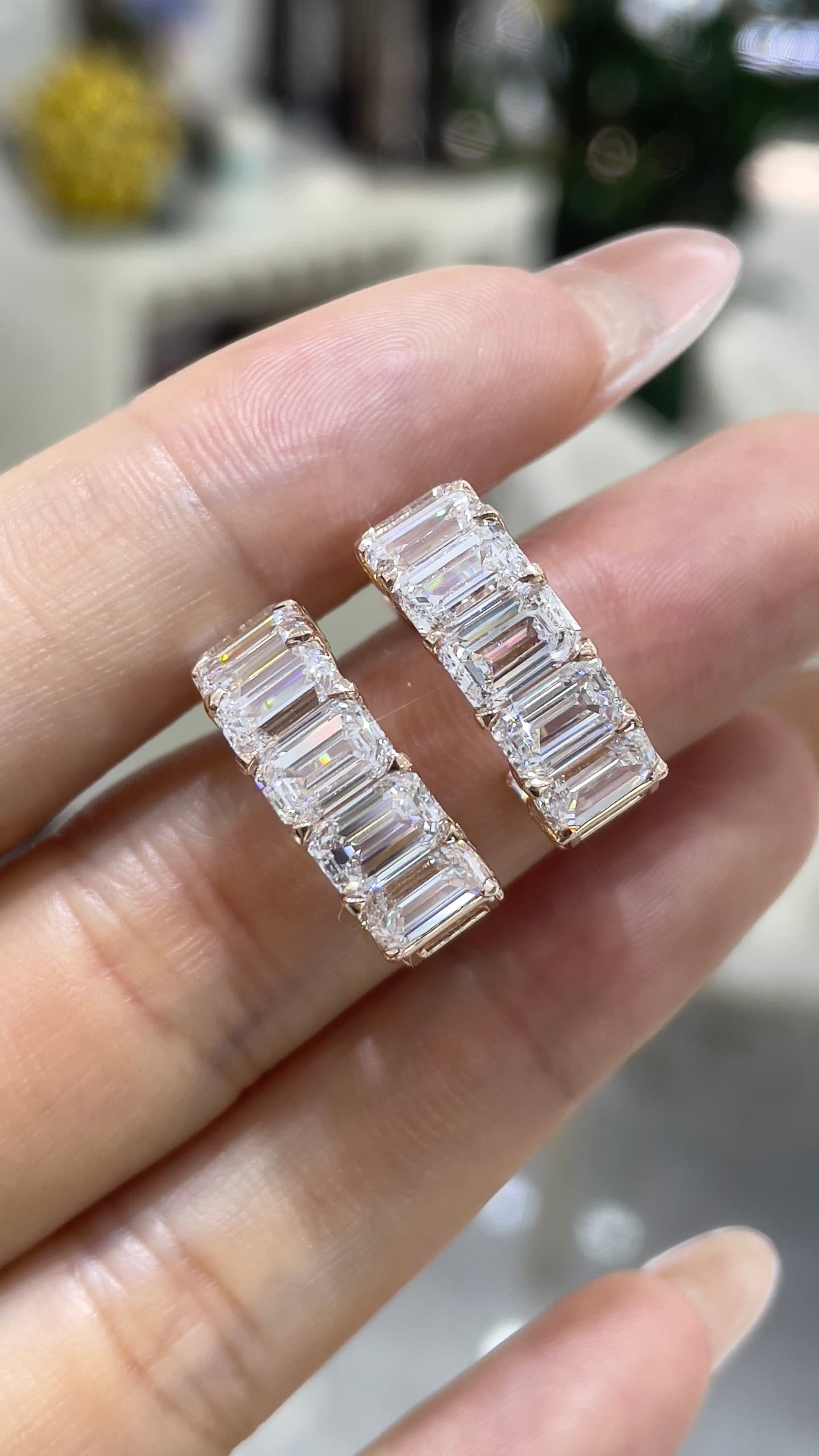 18K 祖母綠鑽石耳釘 - 視角 5
