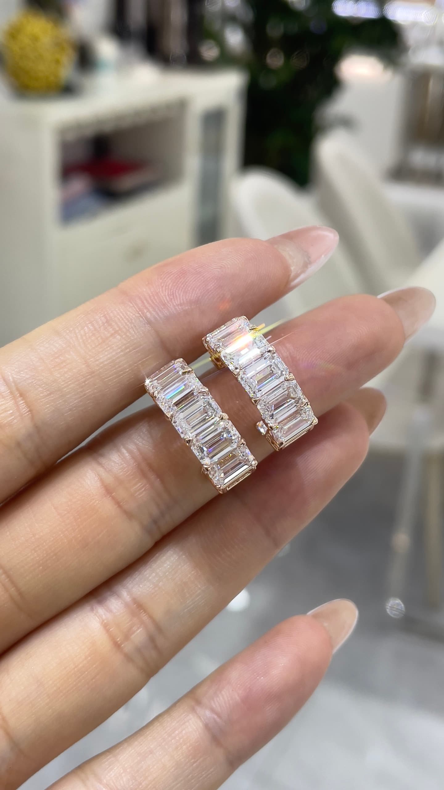 18K 祖母綠鑽石耳釘 - 視角 9