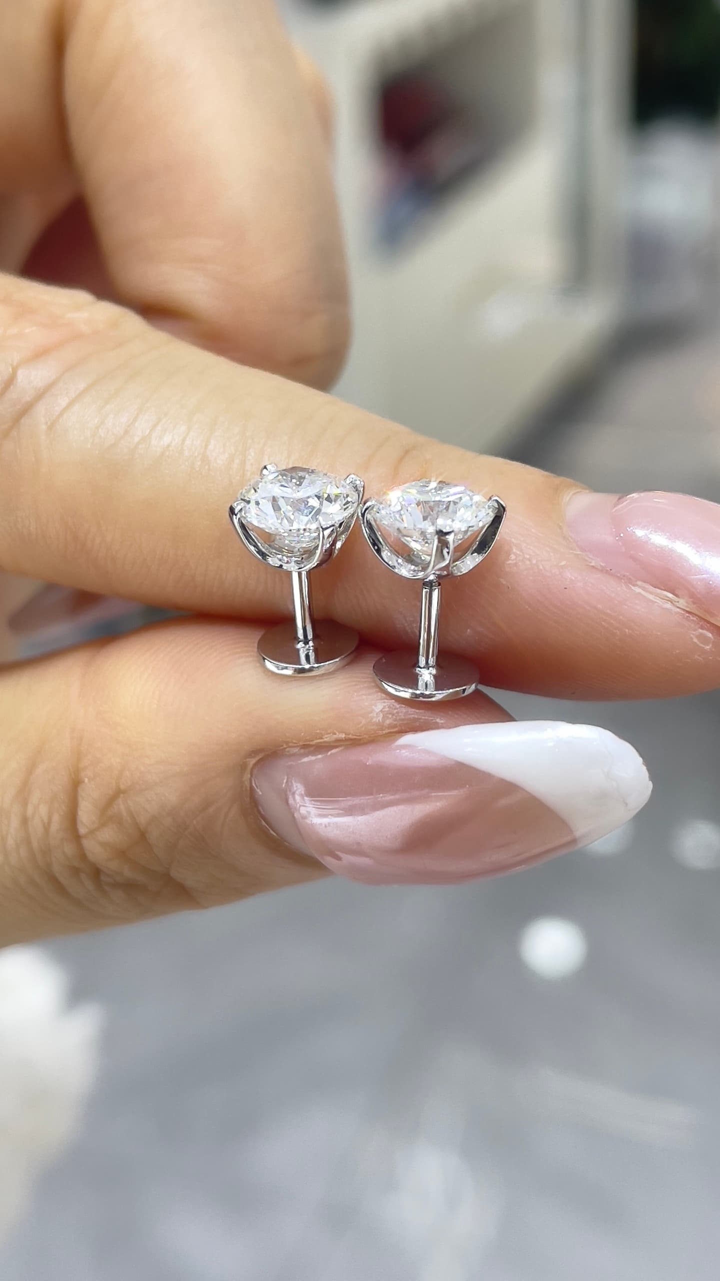 18K 金 單顆 1ct 牛頭四爪耳釘 - 視角 3