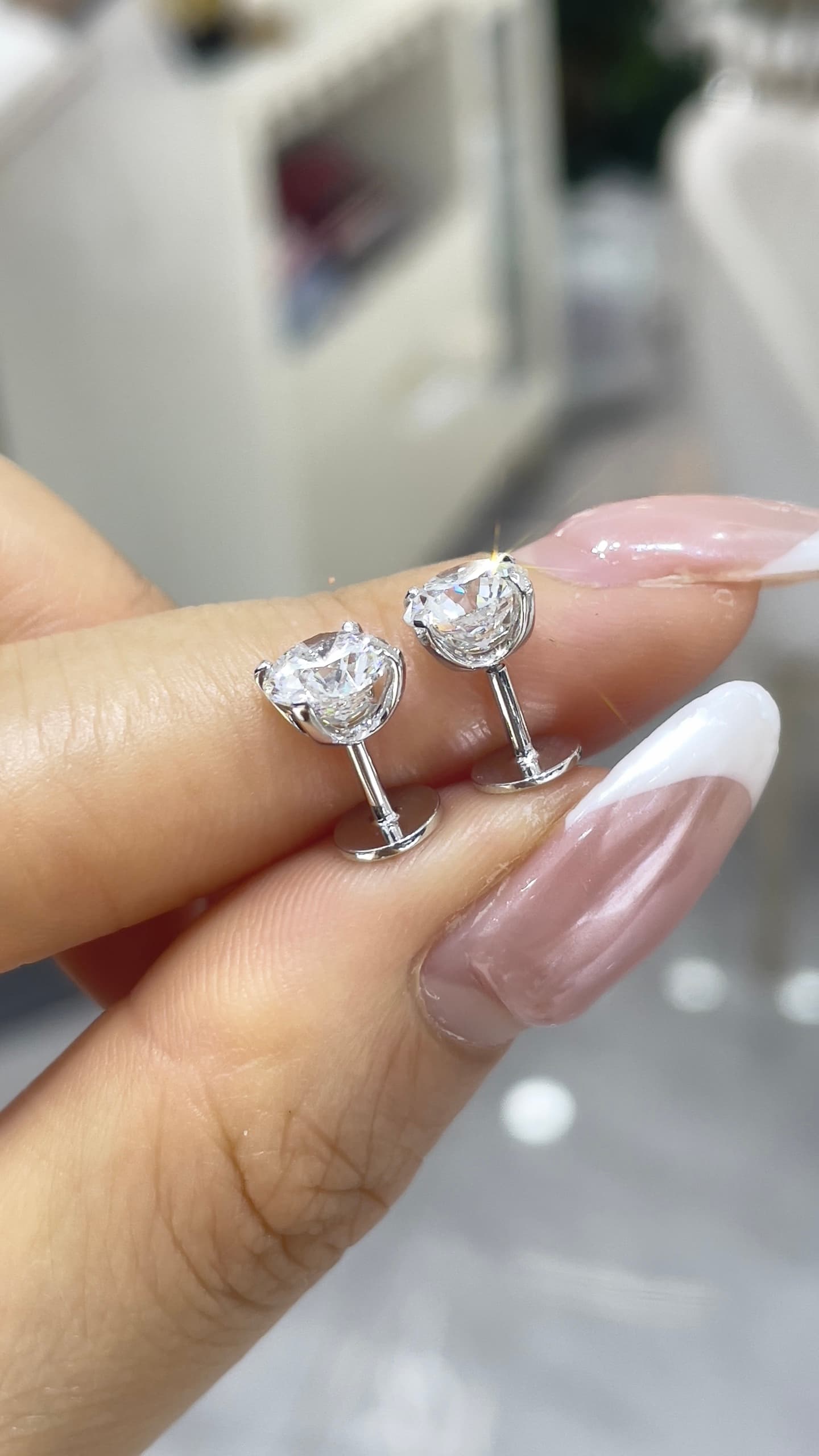 18K 金 單顆 1ct 牛頭四爪耳釘 - 視角 7