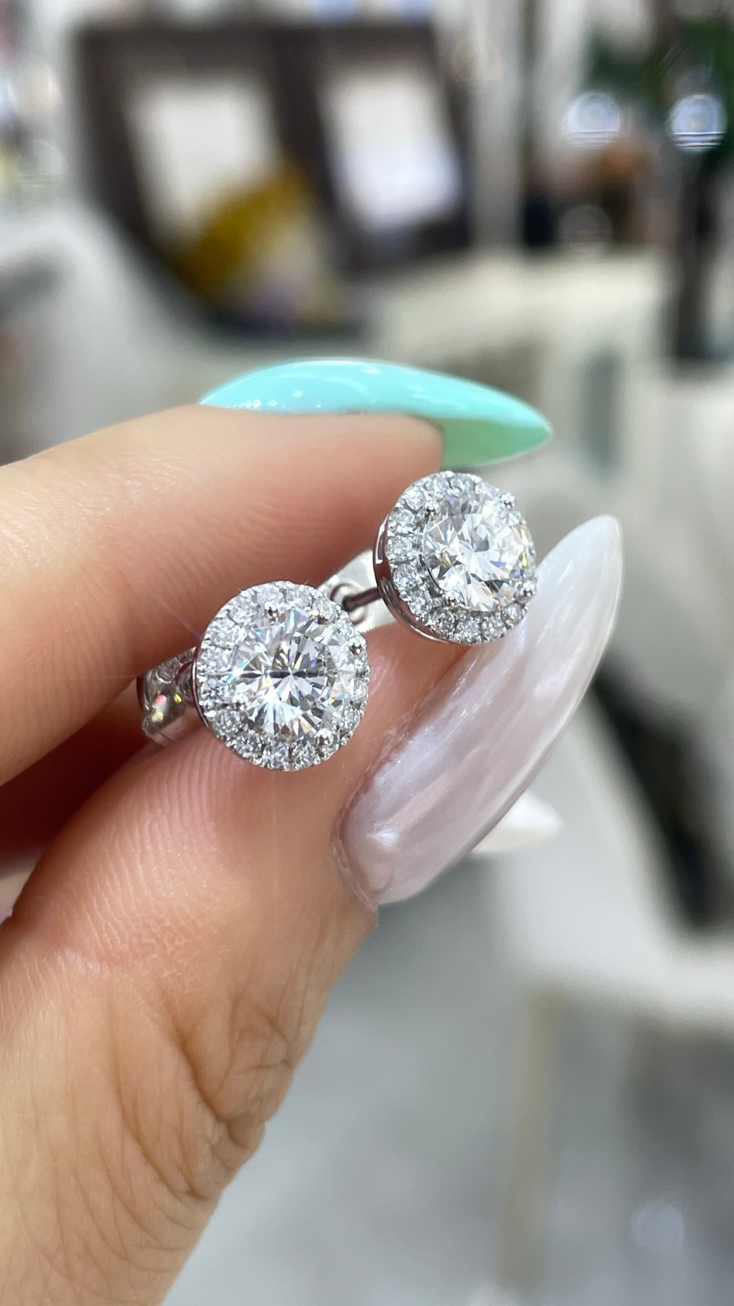 18K 白金耳釘 - 視角 1