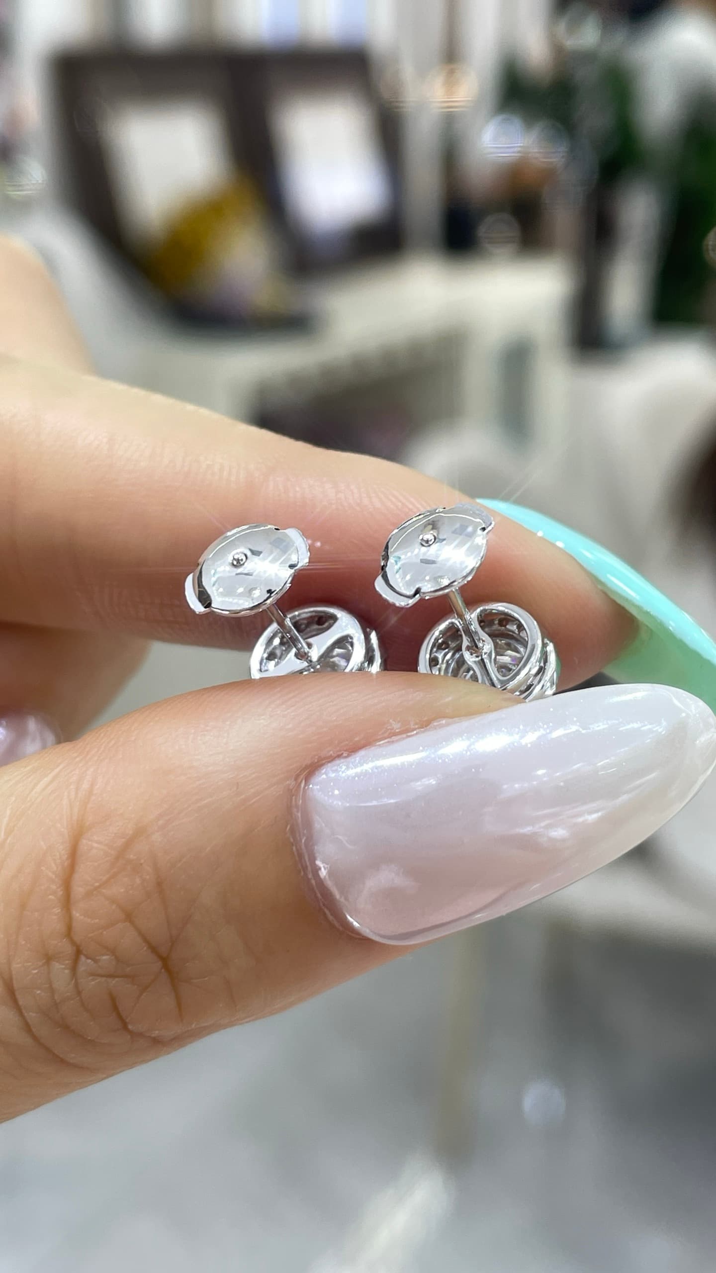18K 白金耳釘 - 視角 4