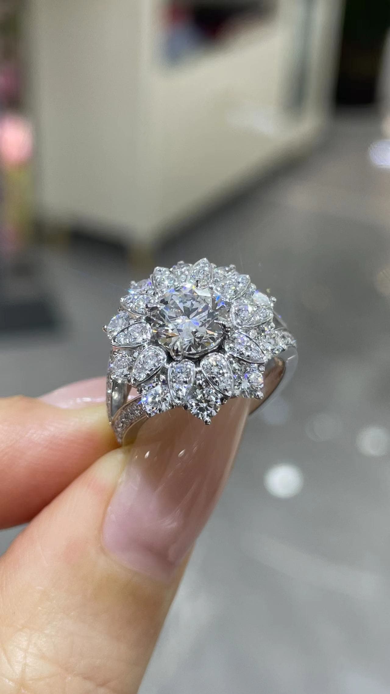 Pt950 1克拉 鑽戒(主鑽1.03ct) Pt950 鉑金戒台,主鑽 1.03 克拉。d1.47*11 - 視角 2
