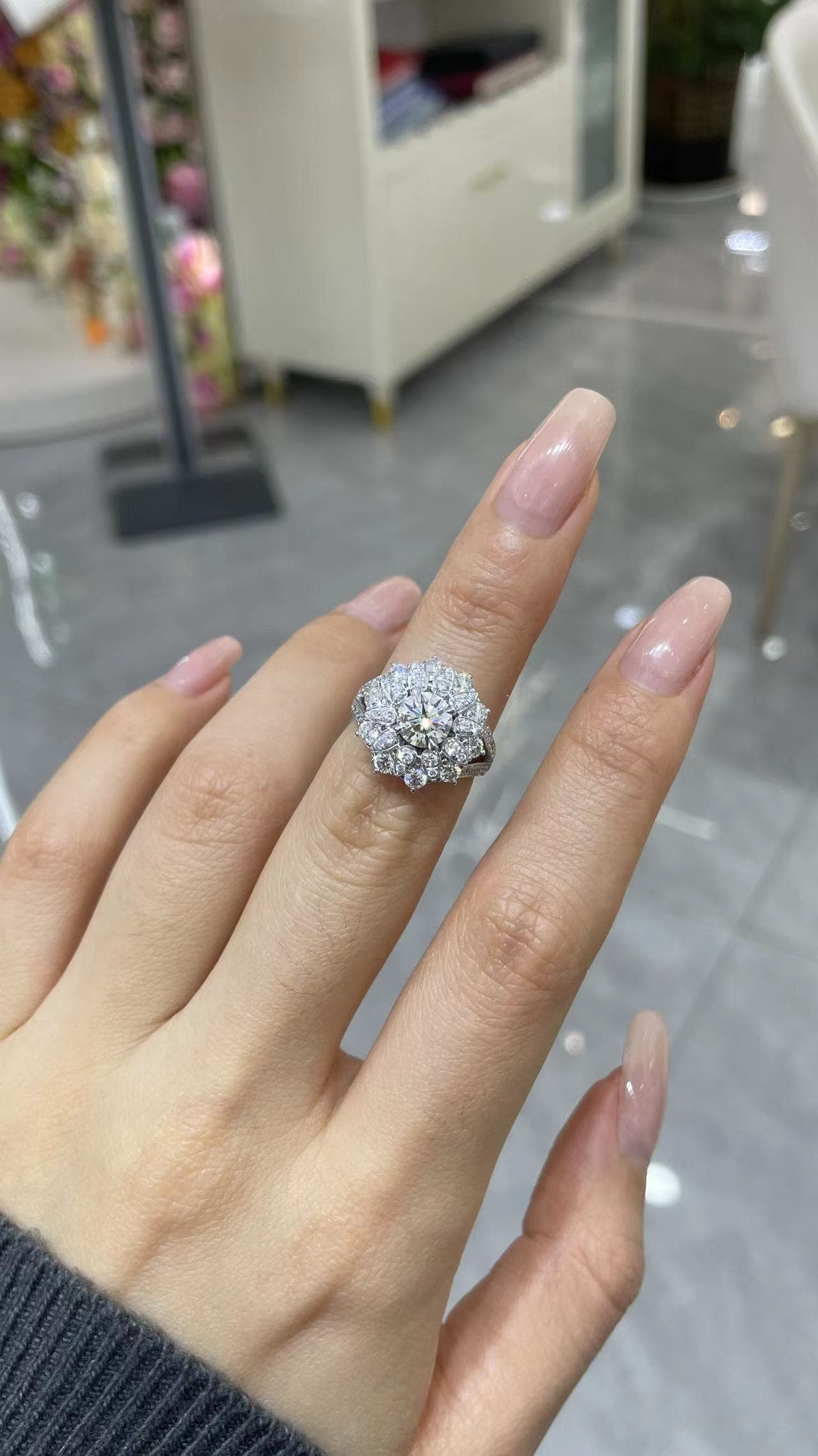 Pt950 1克拉 鑽戒(主鑽1.03ct) Pt950 鉑金戒台,主鑽 1.03 克拉。d1.47*11 - 視角 5
