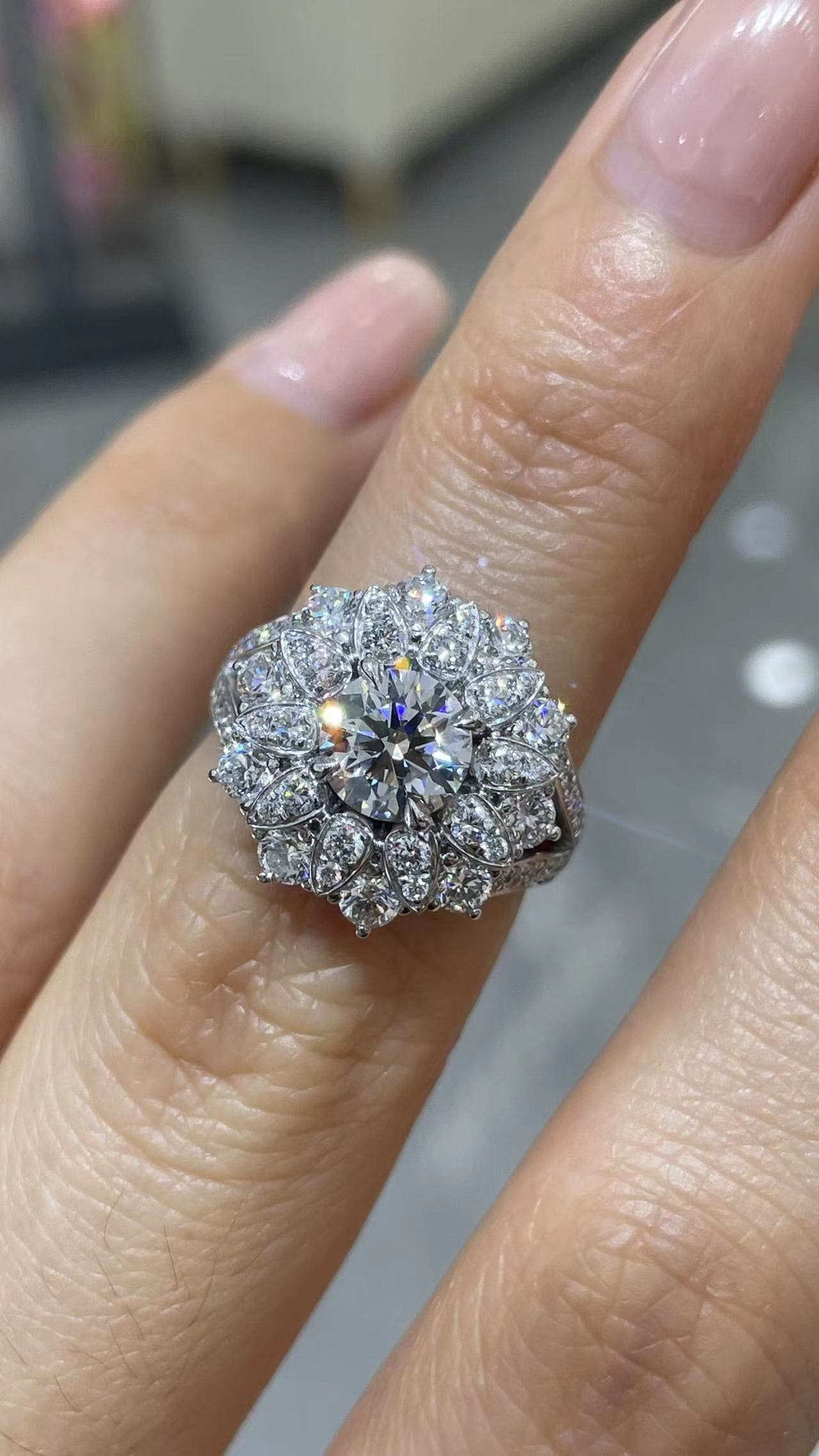Pt950 1克拉 鑽戒(主鑽1.03ct) Pt950 鉑金戒台,主鑽 1.03 克拉。d1.47*11 - 視角 6