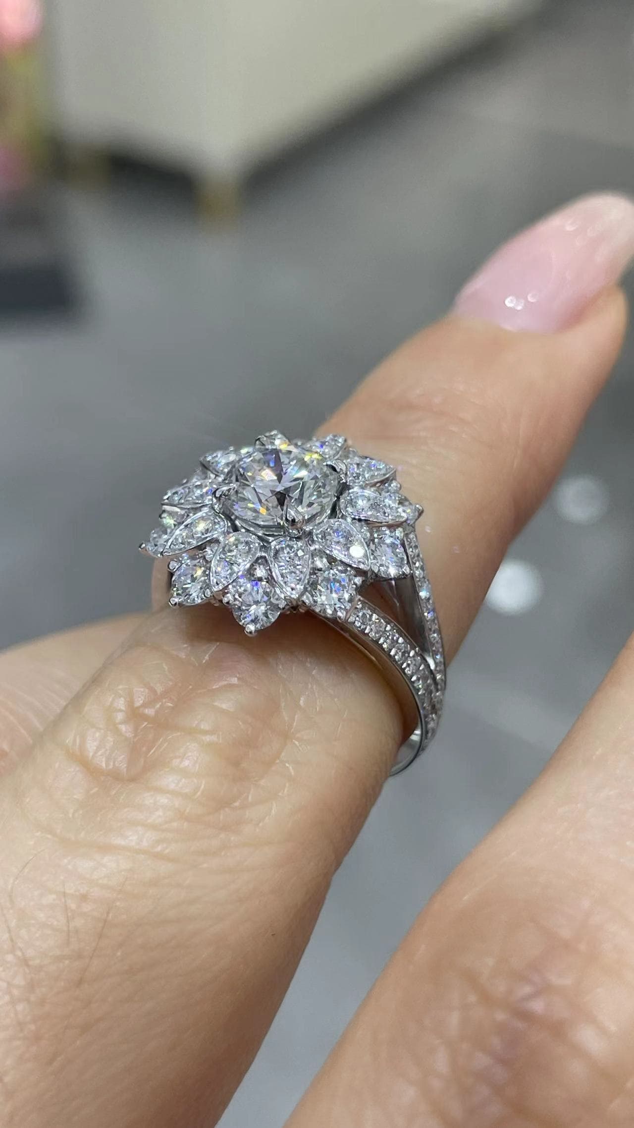 Pt950 1克拉 鑽戒(主鑽1.03ct) Pt950 鉑金戒台,主鑽 1.03 克拉。d1.47*11 - 視角 7