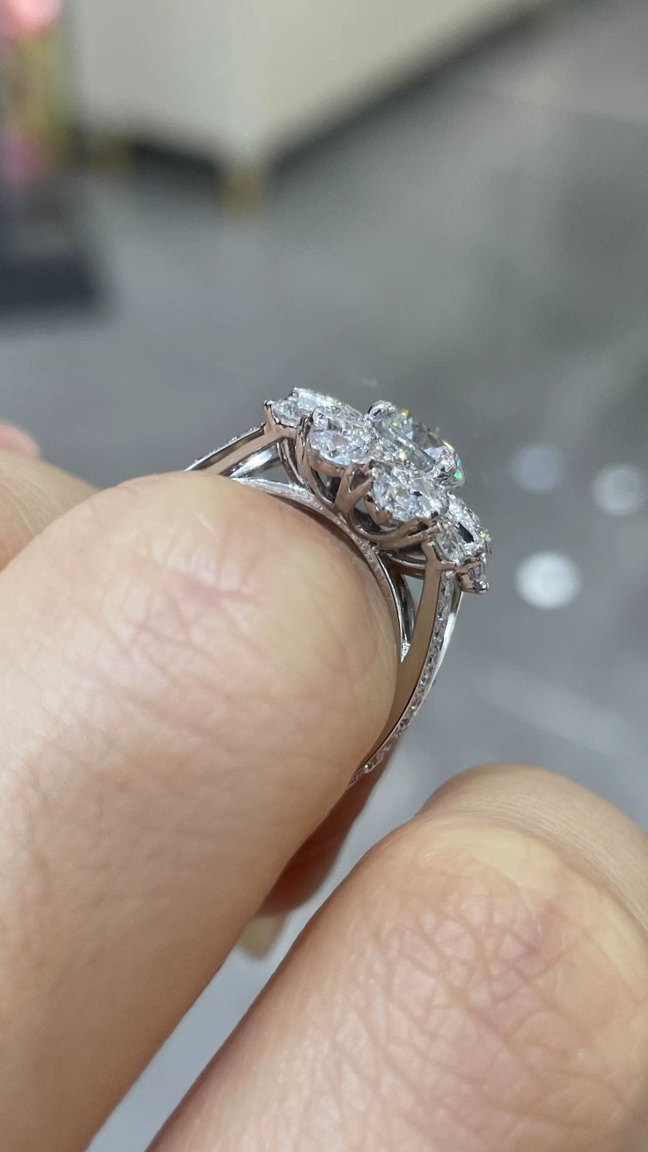 Pt950 1克拉 鑽戒(主鑽1.03ct) Pt950 鉑金戒台,主鑽 1.03 克拉。d1.47*11 - 視角 8