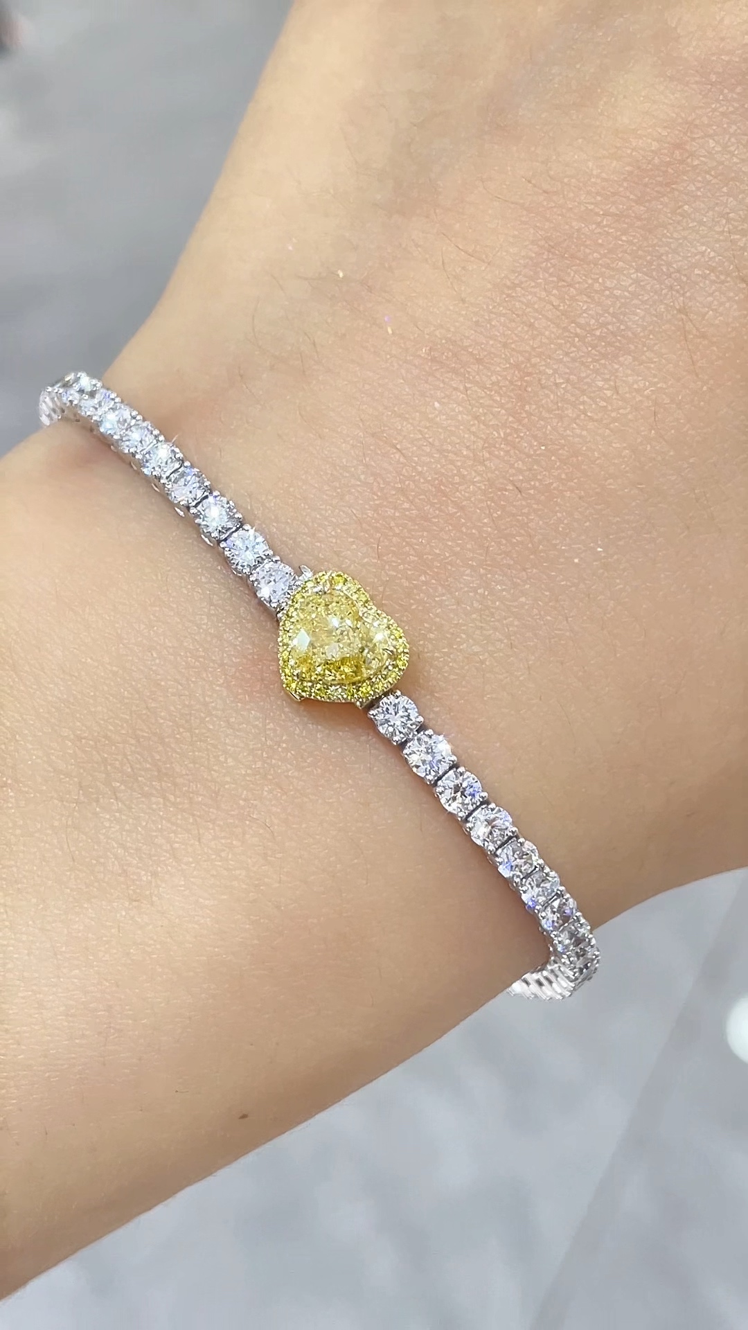 18K 黃鑽愛心分色鑽石手鍊