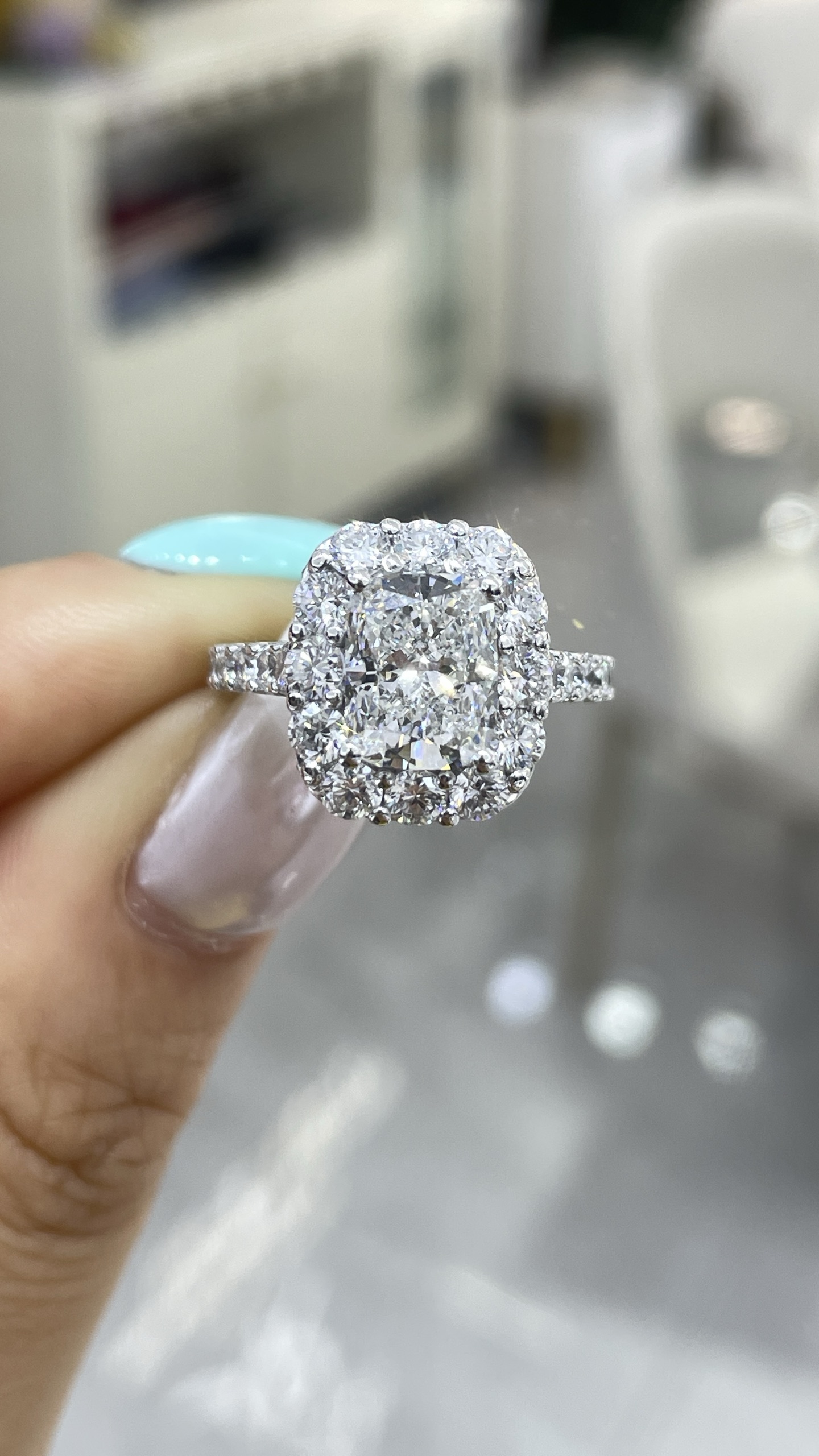Pt950 墊形 2ct 鑽戒