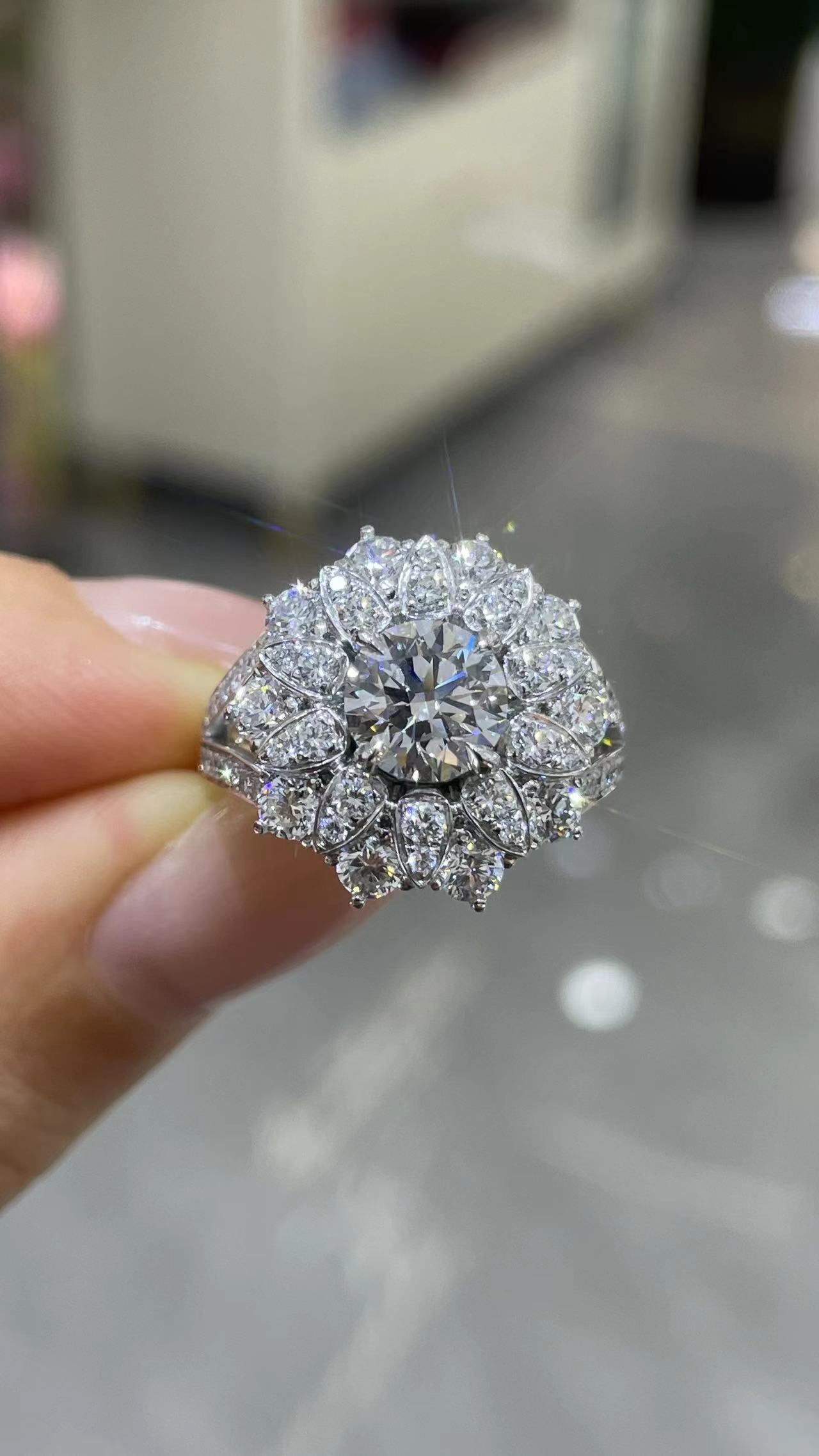 Pt950 1克拉 鑽戒(主鑽1.03ct) Pt950 鉑金戒台,主鑽 1.03 克拉。d1.47*11